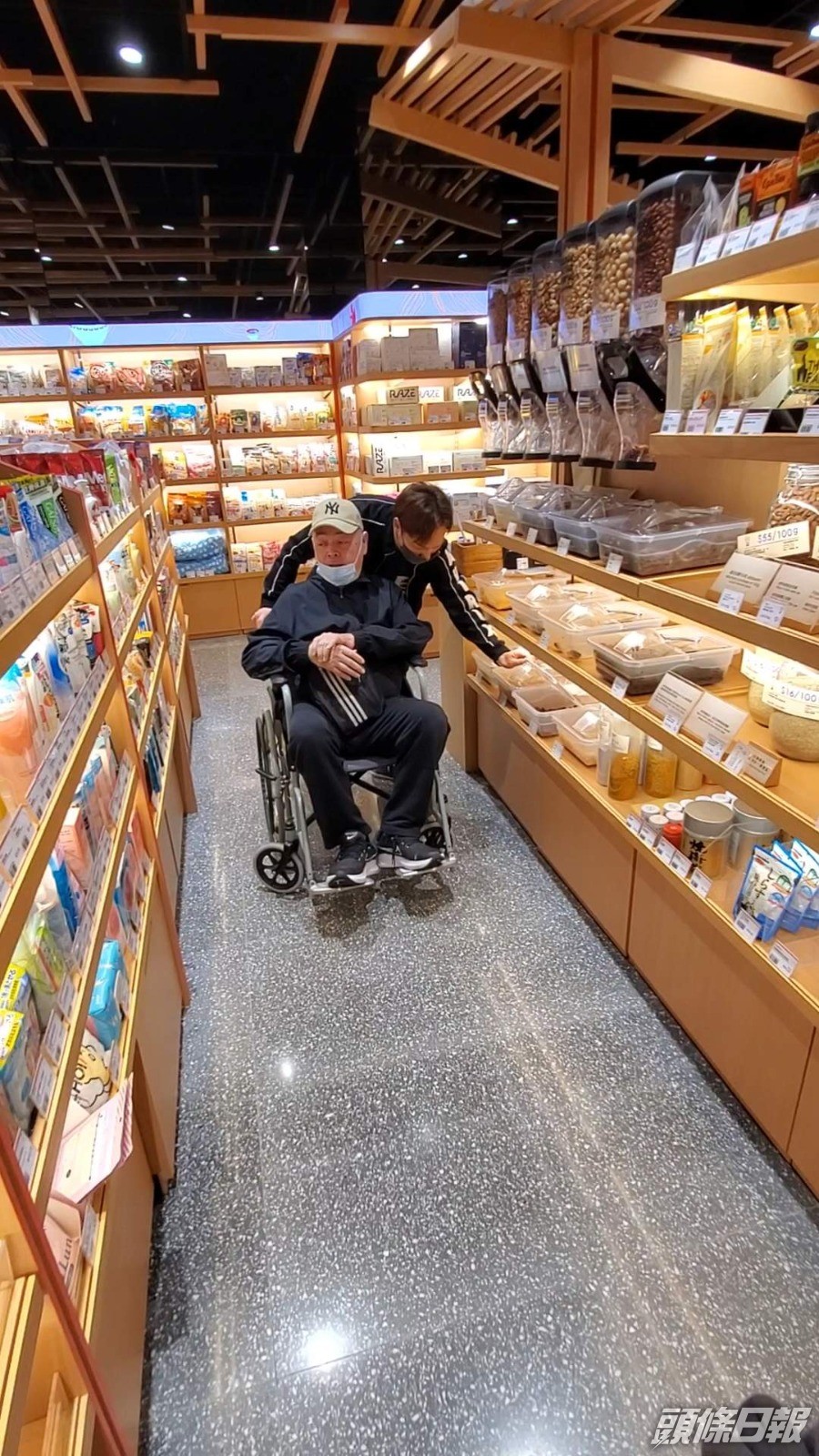 自張偉文健康出了問題後，方俊一直出力照顧好友。